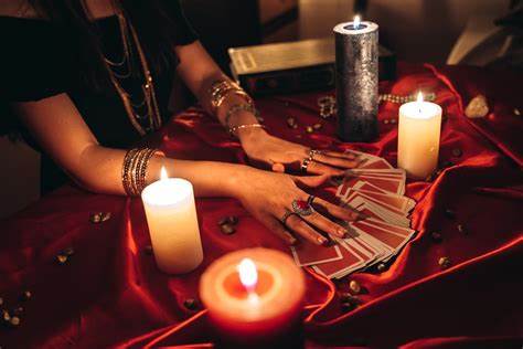 Your Weekly Tarot Horoscope Says Karma Is Coming in Hot, So Play Nicely - STYLECASTER