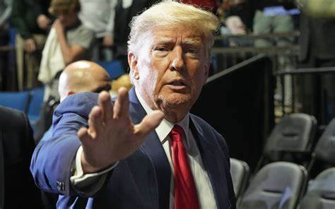 Bitcoin-ETFs bluten aus und Trump-Skandal im Anmarsch – droht jetzt der große Kollaps?