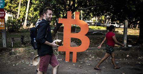 Crypto Turmoil Pushes Bukele Back Toward Traditional Financial Institutions - ElFaro.net