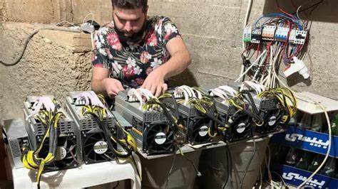 This 22-year-old survives Lebanon with a bitcoin mining business that's been earning $20,000 a month - CNBC