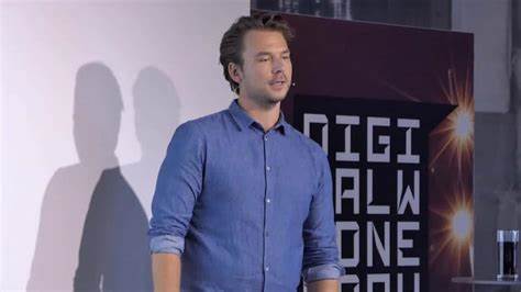 Michaël van de Poppe Suggests Risk-On Strategy Amid Altcoin Decline - Blockchain.News