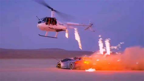 Irres Video landet vor Gericht: Heli jagt Lamborghini mit Raketen - Haft für Influencer?