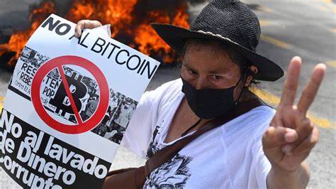 Bitcoin-Einführung von El Salvador nur ein „PR-Schachzug“ – TIME-Reporterin