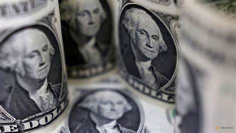 US dollar gains for 2nd day after GDP backs smaller Fed cut